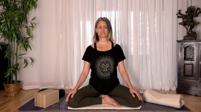 posture assise yoga zoom